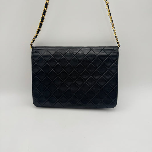 CHANEL Vintage Classic Flap - Cuir d'agneau matelassé noir - Bijouterie dorée