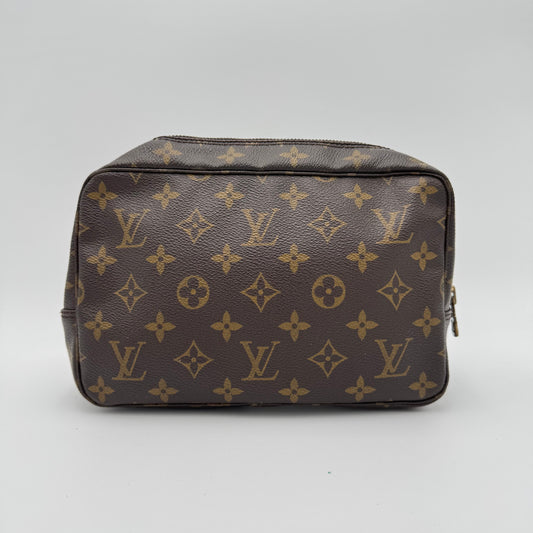 La Trousse de Toilette 23