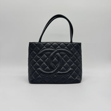 Le Chanel Médaillon