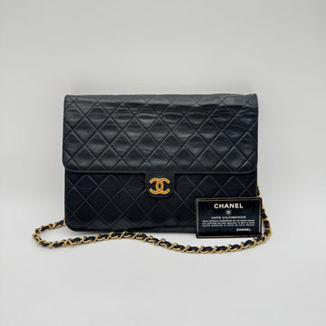 CHANEL Vintage Classic Flap - Cuir d'agneau matelassé noir - Bijouterie dorée