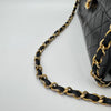 CHANEL Vintage Classic Flap - Cuir d'agneau matelassé noir - Bijouterie dorée