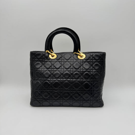 Lady Dior Noir Cannage en Cuir d’Agneau et Bijouterie Dorée