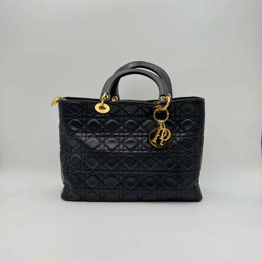 Lady Dior Noir Cannage en Cuir d’Agneau et Bijouterie Dorée